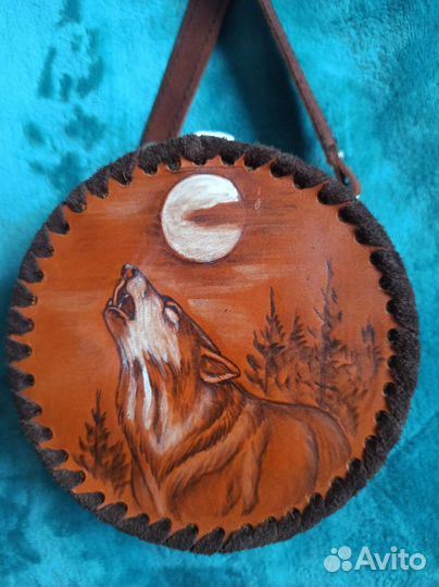 Фляга в кожаном чехле