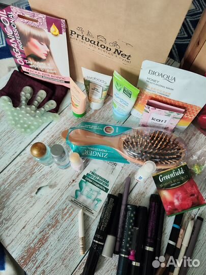 Пакет косметики с расческой