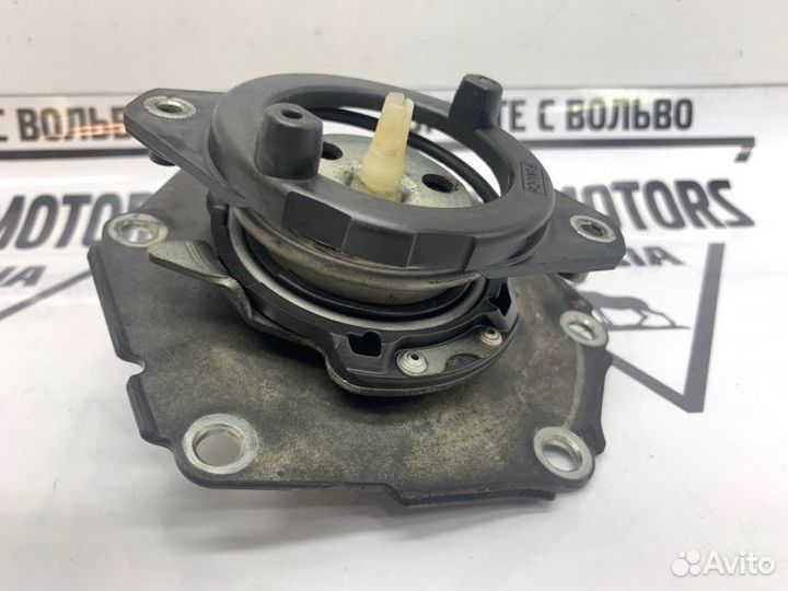 Насос водяной (помпа) 3.0 3.2 Volvo S80 XC70 XC90