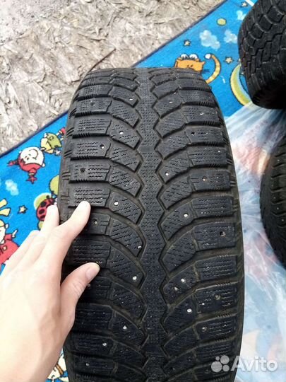 Accelera 651 215/60 R16 95T