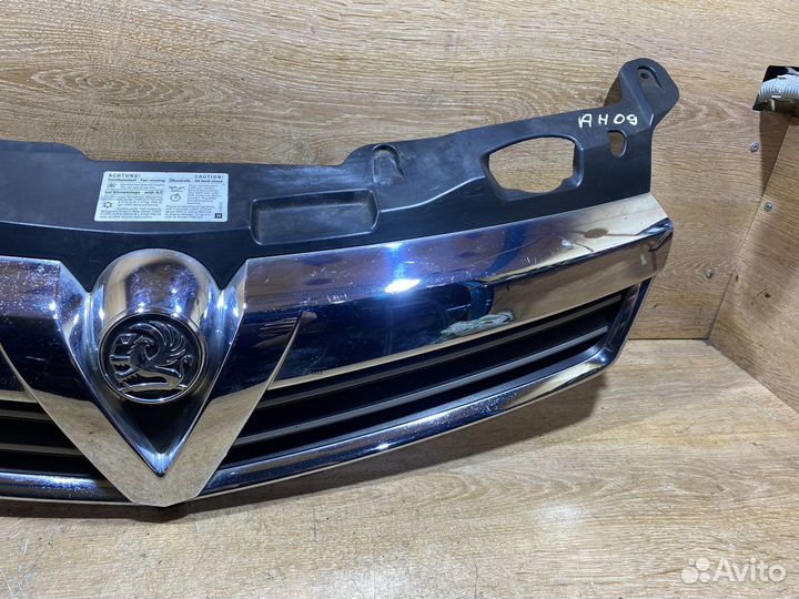 Решетка радиатора Opel Astra H рест Арт. 130321