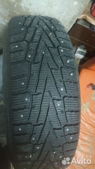 Roadstone Winguard WinSpike SUV 235/60 R18 107T