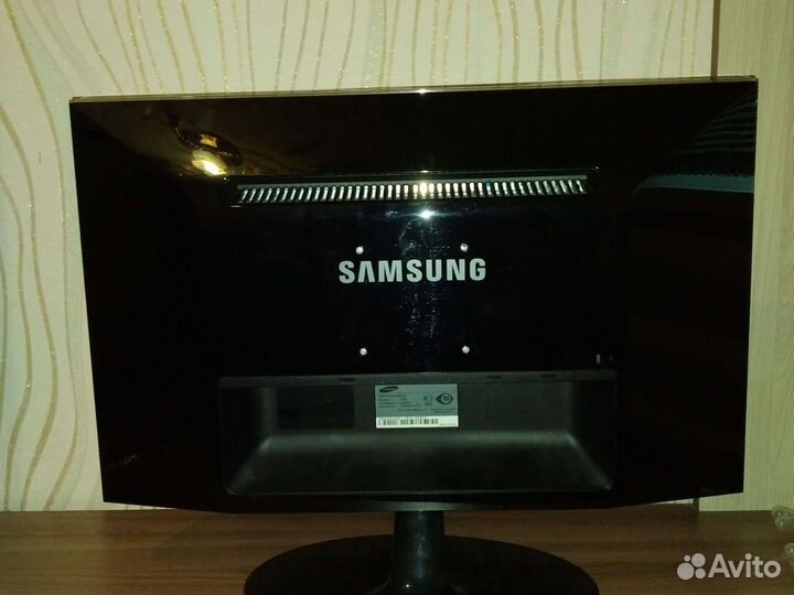 Монитор Samsung