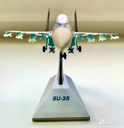 Самолет Су-35