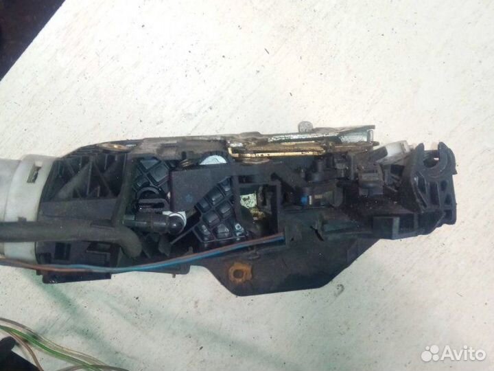 Замок двери передний левый Mercedes-Benz В220 2001