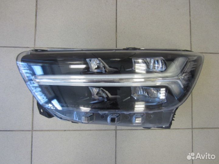 Фара левая Volvo XC40