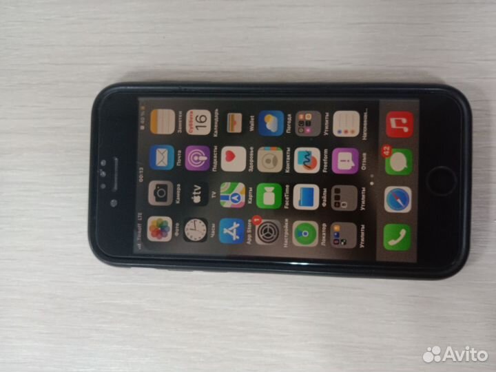 Телефон iPhone 8