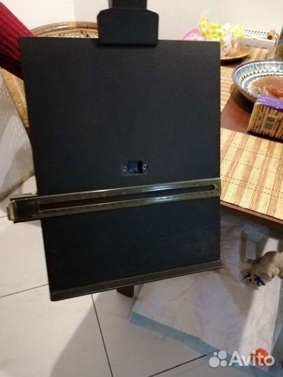 Люминицентная лампа и держатель для книг, тетрадей