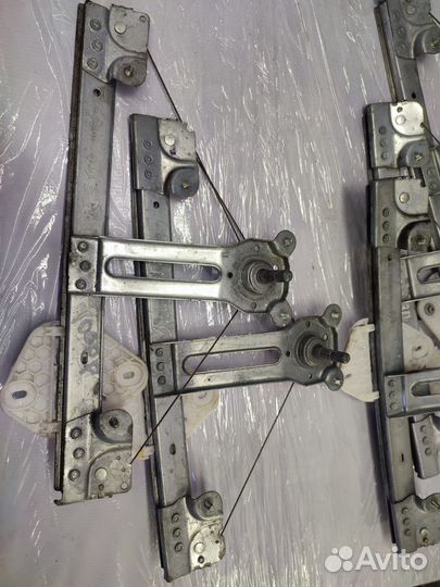 Стеклоподъёмник задний Renault Logan