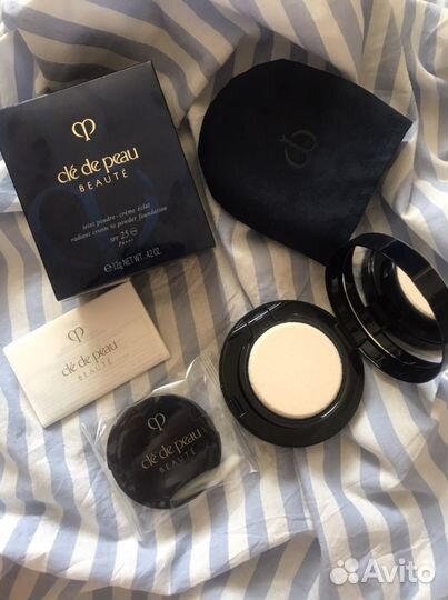 Cle de Peau гибридный тональный крем