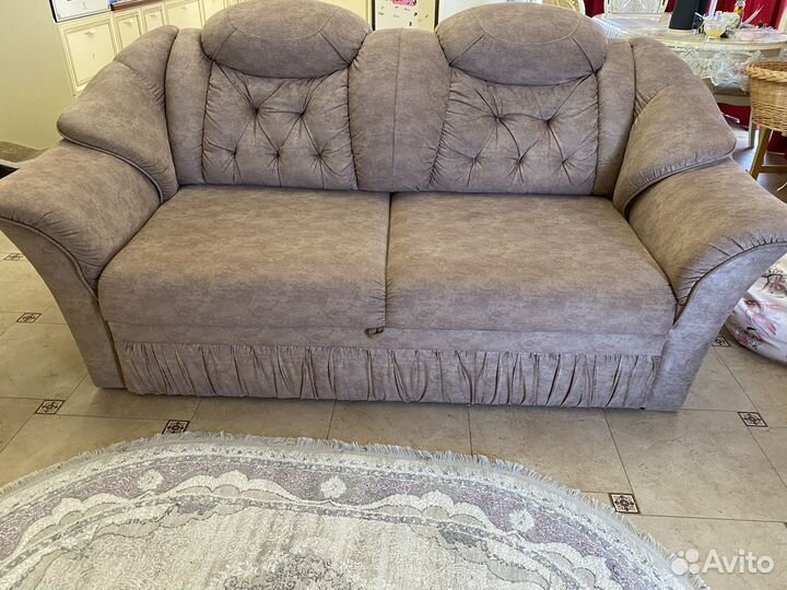 Диван с креслом