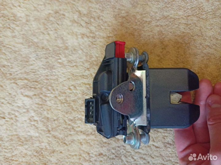 Замок багажника на volkswagen polo седан