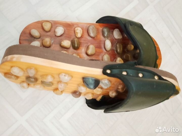 Массажные тапочки с камнями сорок первый размер