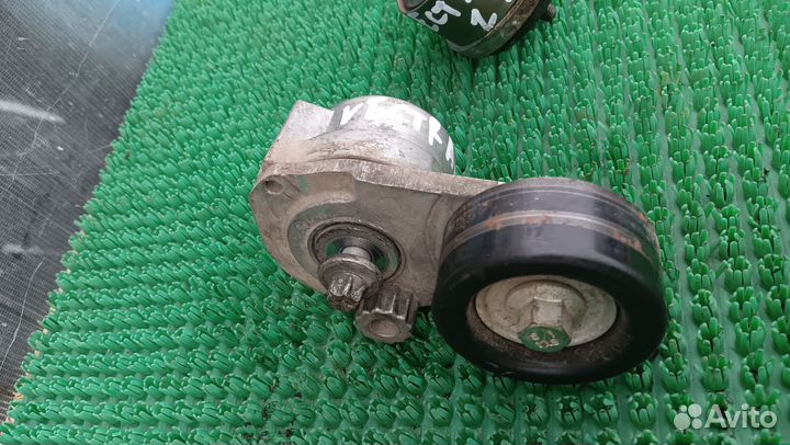 Натяжной ролик приводного ремня Opel Vectra C