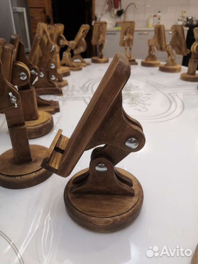 Паставка для телефона из дерева ручной работы