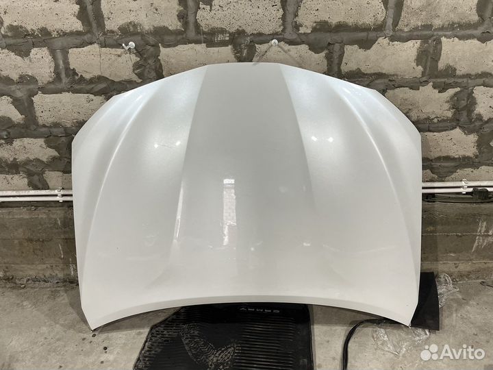 Капот белый жемчуг Toyota camry v70