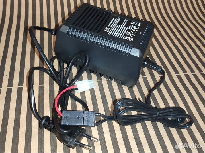 Зарядное устройство для аккумуляторов NiCD и NiMH