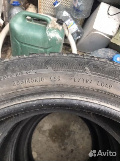 Triangle Snowlink TWT02 235/45 R18 19B