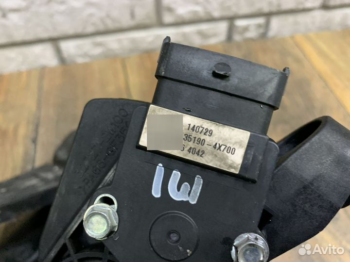 Hyundai Santa Fe (DM) Педаль газа