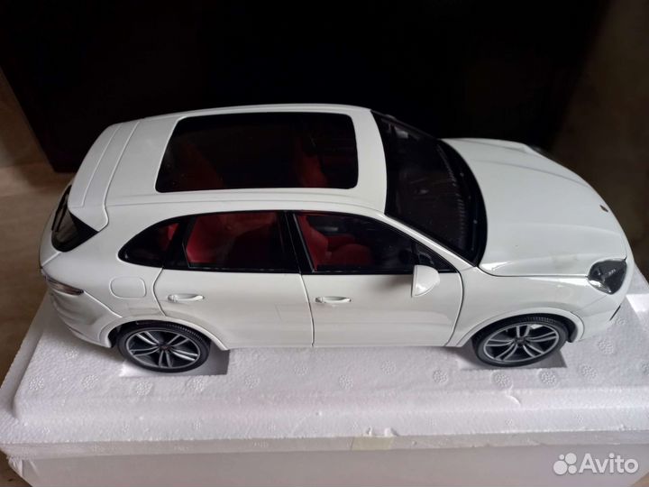 Porsche cayenne turbo s-2017 1:18