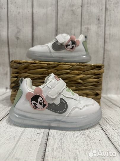 Кроссовки детские светящиеся 26 27 28 29