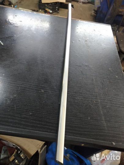 Уплотнитель стекла двери задний правый Citroen C4