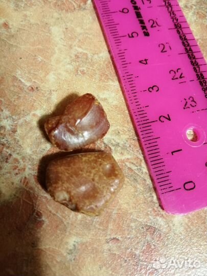 Янтарь-два натур камушка