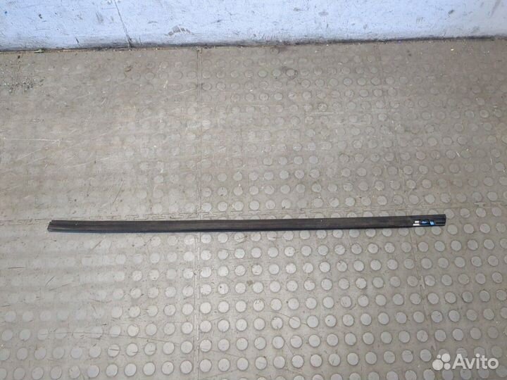Молдинг стекла Nissan Qashqai, 2014