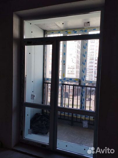 Стеклопакет с дверью металопластиковый