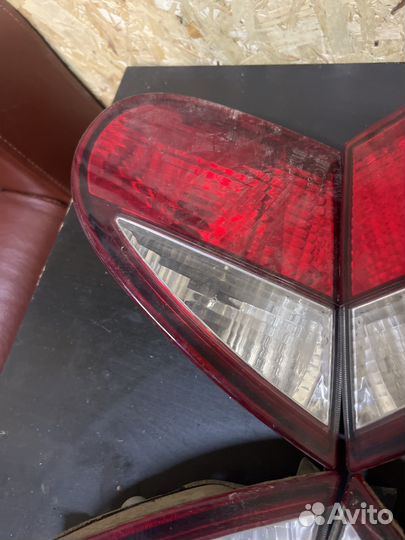 Фонарь в крышку багажника, задний правый,левый