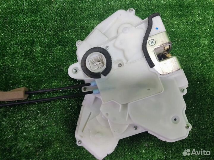 Замок двери передней правой Honda Civic 4D (FD) 2
