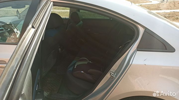 Chevrolet Cruze 1.8 AT, 2011, 220 485 км