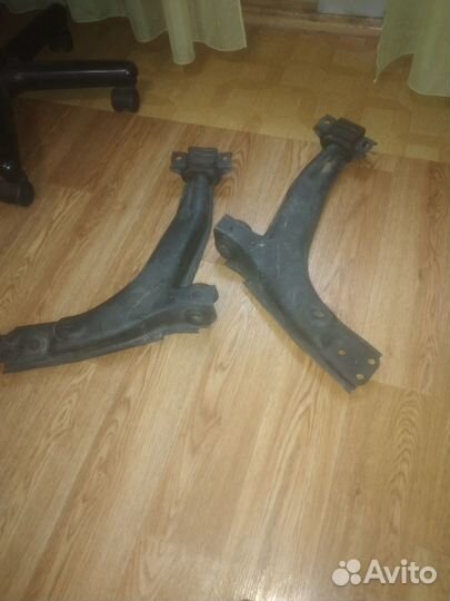 Два рычага запчасти