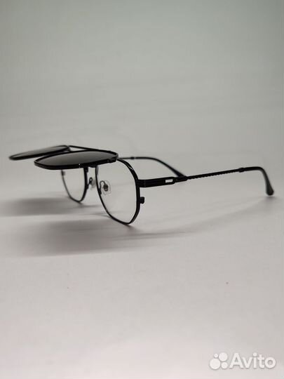 Очки солнцезащитные