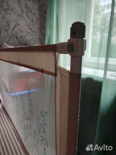 Защитный бортик для кровати