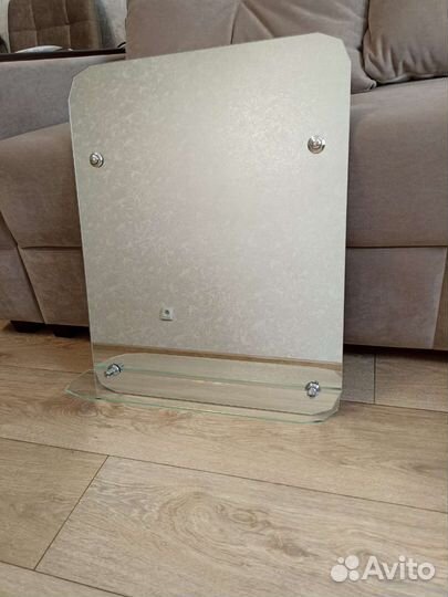 Зеркало в ванную с полочкой