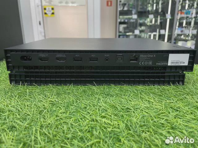 Игровая приставка Microsoft Xbox One X 1000 гб HDD