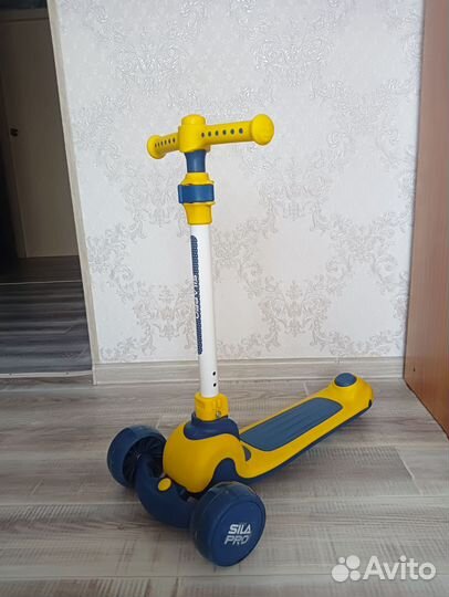 Самокат детский трехколесный новый