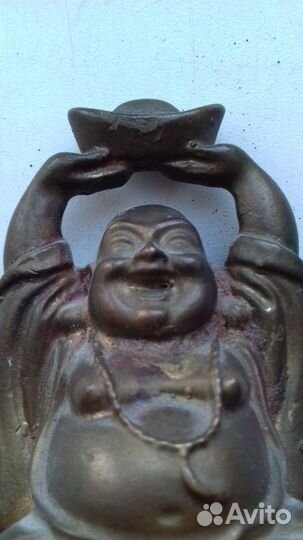 Хотей с золотым слитком на поднятых руках, бронзов