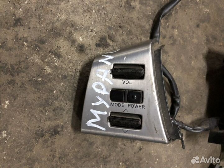 Блок кнопок на руль (кнопки в руль)