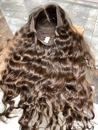 Парик из неокрашенных волос кудри 60/65 см