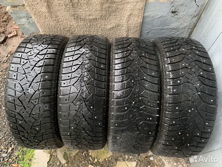Bridgestone Blizzak Spike-02 225/55 R17