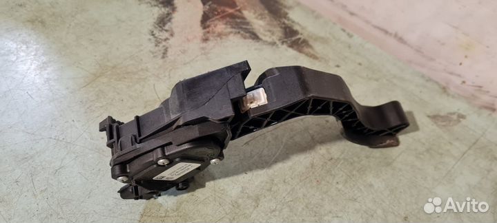 Педаль газа Renault Logan 2