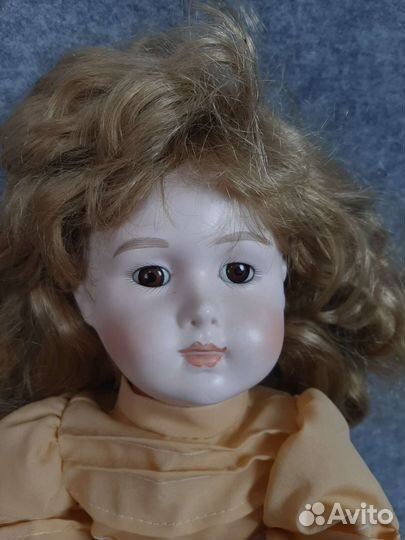 Кукла фарфоровая винтажная