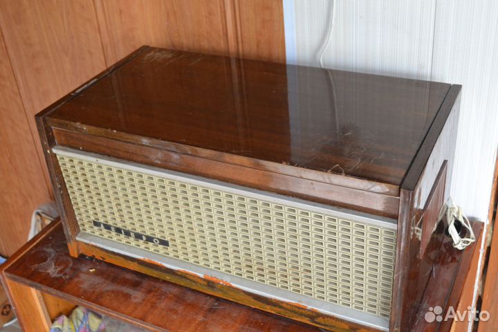 Магнитофон старый