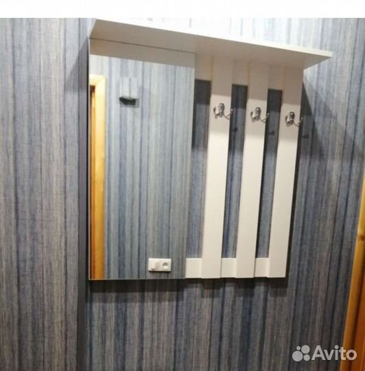 Вешалка настенная