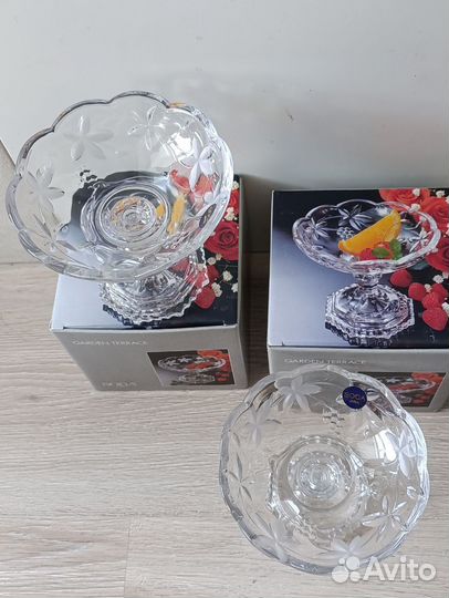 Салатник на ножке Япония новый 2 шт