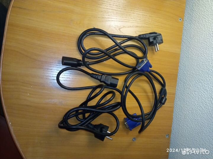 Монитор и клавиатура