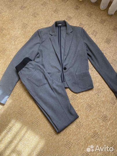 Школьный костюм для девочки 134р