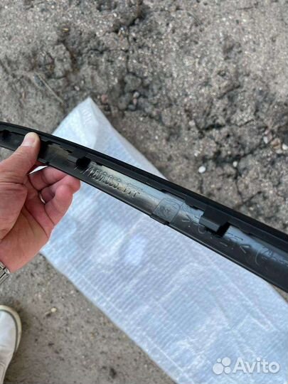 Молдинг решетки радиатора Porsche Panamera 971